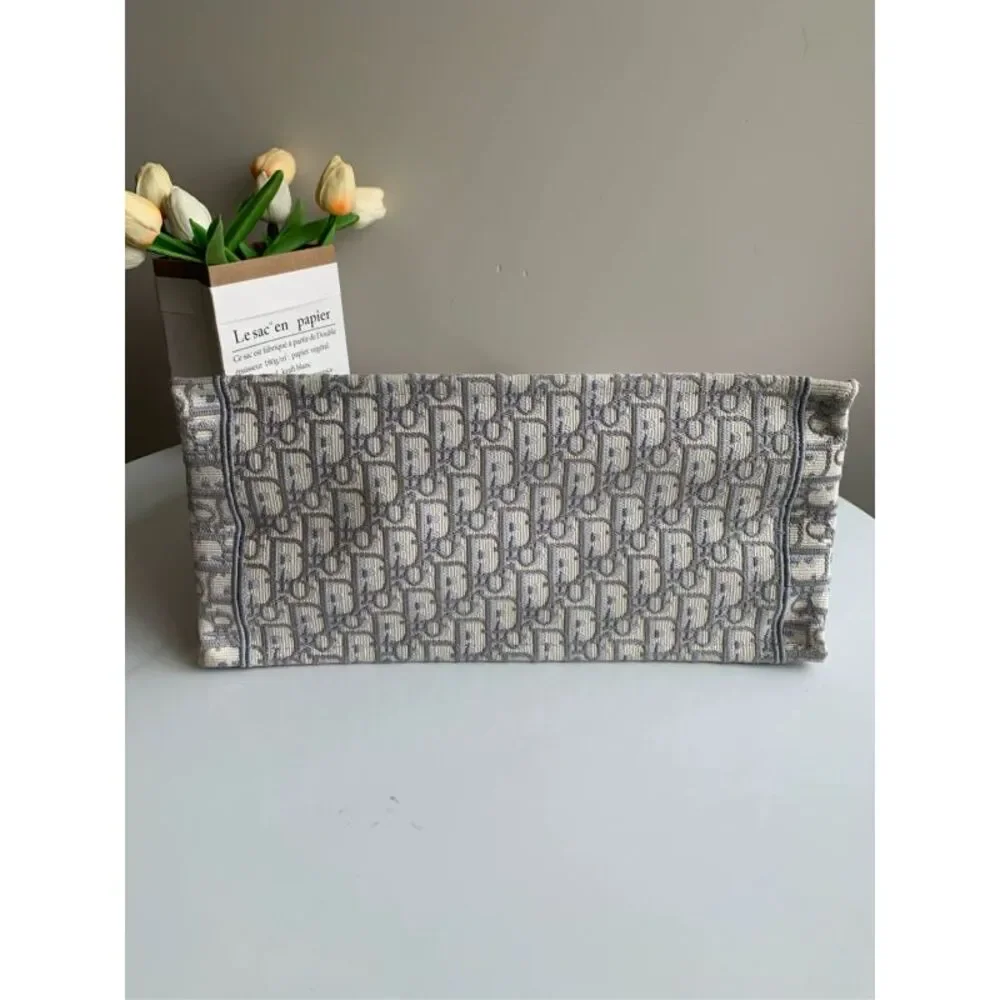 Dior Women Pre-Loved Bag Very Good Condition - Picture 5 of 9